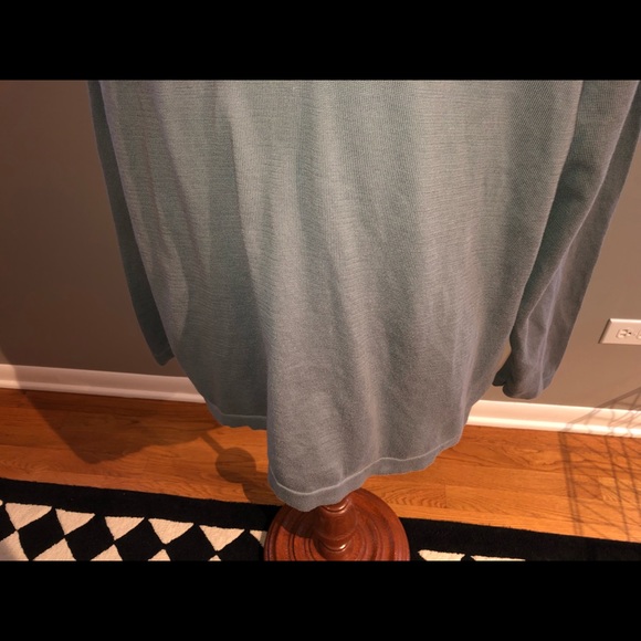 Like new Alfani beautiful gray vneck - Picture 5 of 7